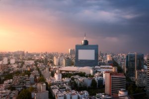 free photo of ciudad puesta de sol panorama urbano skyline